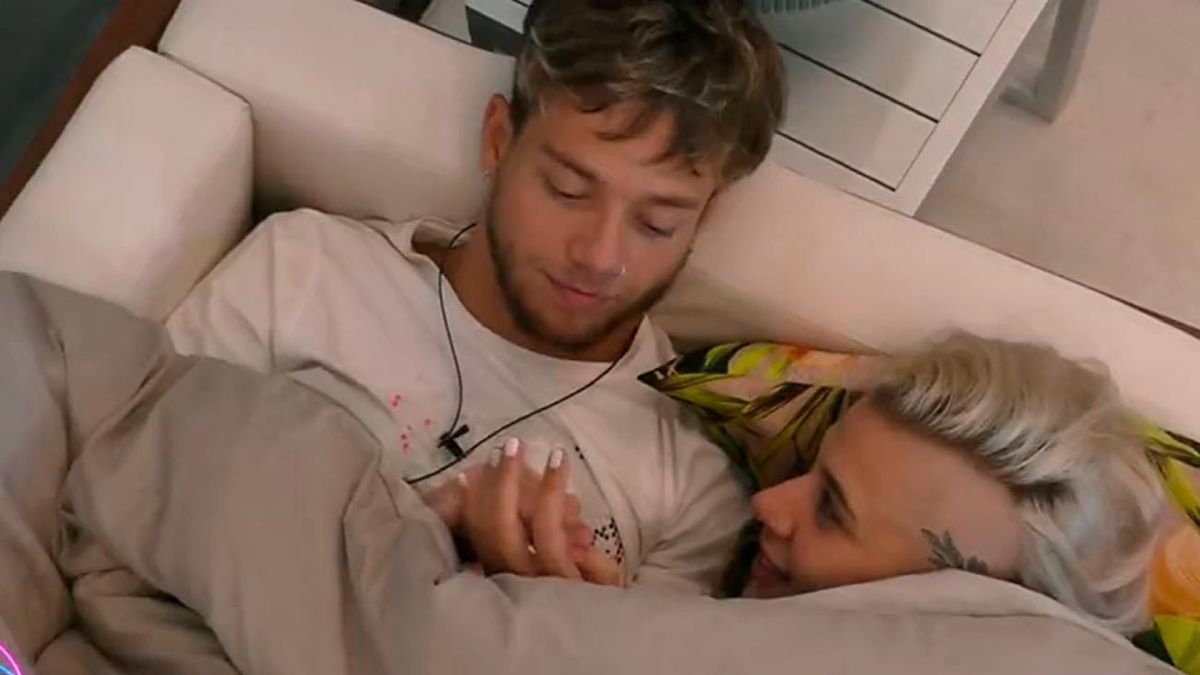 Nacho Castañares fue de sorpresa a la casa de La Tora para recibir juntos su cumpleaños.