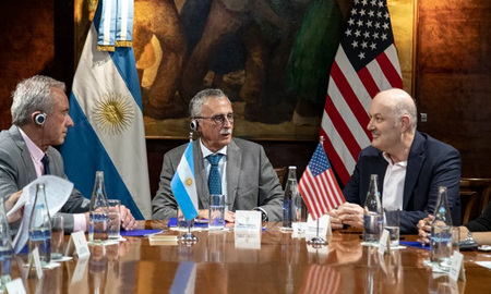 El Gobierno anunció la salida de la OMS y una reforma sanitaria que pone el foco en la prevención, la evidencia científica y la soberanía en salud. El Gobierno anunció la salida de la OMS y una reforma sanitaria que pone el foco en la prevención, la evidencia científica y la soberanía en salud.