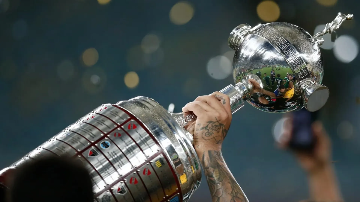 Boca y River atentos al sorteo de la Copa Libertadores: expectativas por un nuevo Superclásico. Boca y River atentos al sorteo de la Copa Libertadores: expectativas por un nuevo Superclásico.