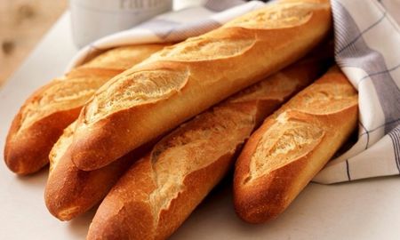 Todos los detalles para hacer pan baguette de la mano de Maru Botana. Todos los detalles para hacer pan baguette de la mano de Maru Botana.