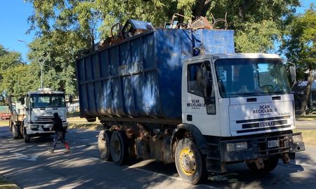 Camión detenido por falla eléctrica en Avenida Alem. Camión detenido por falla eléctrica en Avenida Alem.