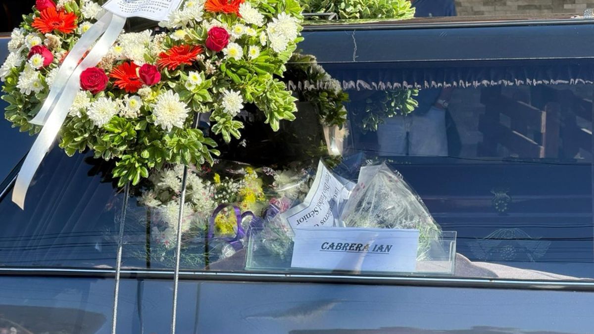 Los restos fueron enterrados en el cementerio municipal de San Cristóbal.&nbsp;