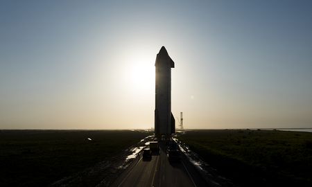 La Starship es la nave del futuro cercano, que llevará de forma permanente a los humanos a la Luna en unos tres o cuatro años. Luego, irá por Marte. La Starship es la nave del futuro cercano, que llevará de forma permanente a los humanos a la Luna en unos tres o cuatro años. Luego, irá por Marte.