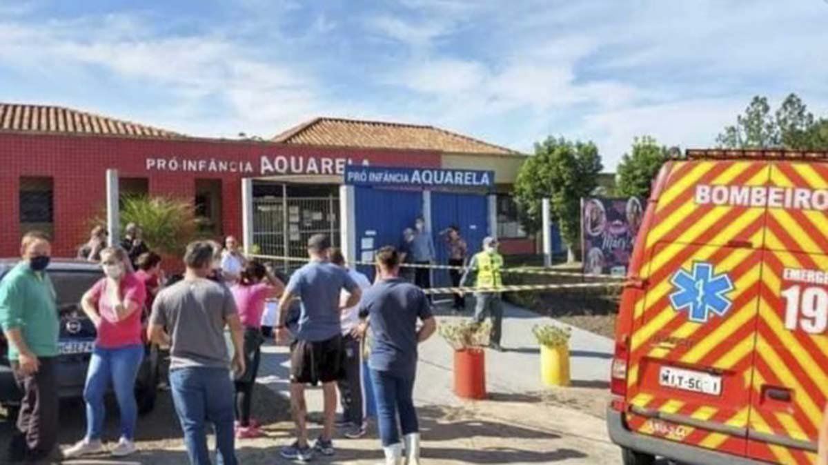 El agresor fue detenido luego de matar a tres niños y a la docente.