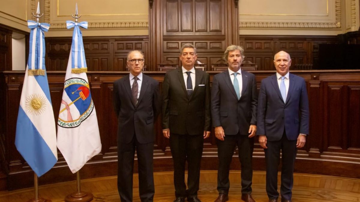 El presidente del Consejo de la Magistratura y de la Corte Suprema de Justicia de la Nación, Horacio Rosatti, junto al vicepresidente del Tribunal, Carlos Rosenkrantz, y el ministro Ricardo Lorenzetti, y el Ministro de Justicia de la Nación, Juan Bautista Mahiques. El presidente del Consejo de la Magistratura y de la Corte Suprema de Justicia de la Nación, Horacio Rosatti, junto al vicepresidente del Tribunal, Carlos Rosenkrantz, y el ministro Ricardo Lorenzetti, y el Ministro de Justicia de la Nación, Juan Bautista Mahiques.