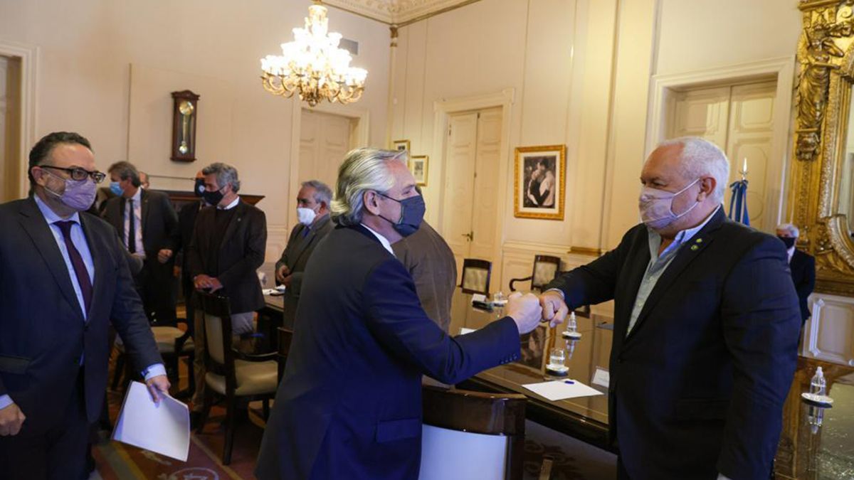 Durante una reunión en Casa de Gobierno, se acordó la reapertura gradual de exportaciones, la puesta en marcha de un programa ganadero y la extensión de la oferta de cortes a precios accesibles.