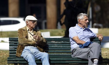 El defensor de la Tercera Edad, Eugenio Semino, criticó en AIRE la falta de actualización del bono a jubilados y apuntó a la falta de reacción de la oposición.