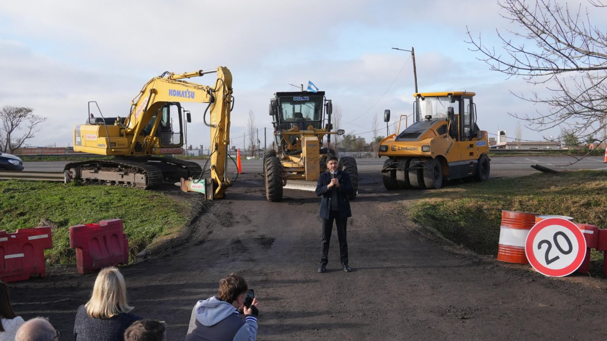 Pullaro firmó el acta para el inicio de las obras de bacheo, sellado de grietas y reposición de luminarias en la Ruta Nacional A012.
