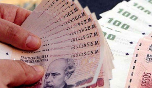 Entregó un auto, cinco aires acondicionado y vendió su licencia de remís para pagar a los prestamistas de su hija