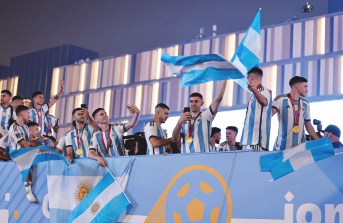 Los jugadores campeones del mundo celebraron en Doha poco después de la consagración y luego emprendieron viaje hacia la Argentina.