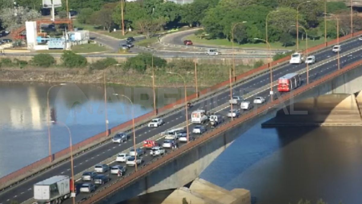 Un accidente de tránsito entre sobre el Viaducto Oroño desencadenó largas filas en el ingreso a Santa Fe sobre la ruta 168.