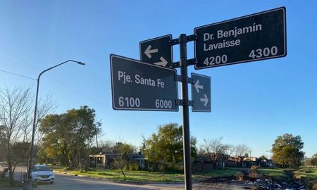 Este jueves, un joven de 24 años perdió la vida en el barrio Villa Hipódromo, tras recibir un disparo en la cabeza en la intersección de Pasaje Santa Fe y Lavaisse. Este jueves, un joven de 24 años perdió la vida en el barrio Villa Hipódromo, tras recibir un disparo en la cabeza en la intersección de Pasaje Santa Fe y Lavaisse.