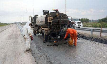 El Gobierno de la Provincia de Santa Fe informó que, a partir de este miércoles 30 a las 6, se implementarán nuevos desvíos para camiones en la Autopista Rosario - Santa Fe. El Gobierno de la Provincia de Santa Fe informó que, a partir de este miércoles 30 a las 6, se implementarán nuevos desvíos para camiones en la Autopista Rosario - Santa Fe.