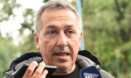 Al presidente de San Martín de Tucumán, Roberto Sagra, lo acusan de difamar a Claudio Chiqui Tapia, presidente de AFA. Al presidente de San Martín de Tucumán, Roberto Sagra, lo acusan de difamar a Claudio Chiqui Tapia, presidente de AFA.