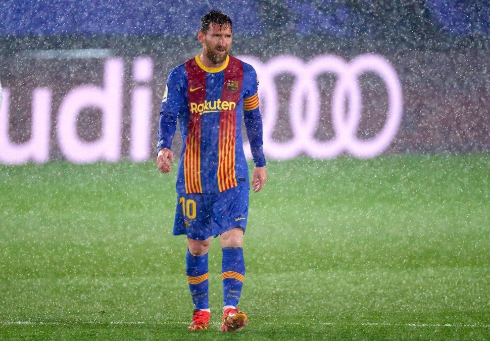 El Barcelona de Lionel Messi tiene en la mira a dos centrales argentinos para reforzar la defensa.