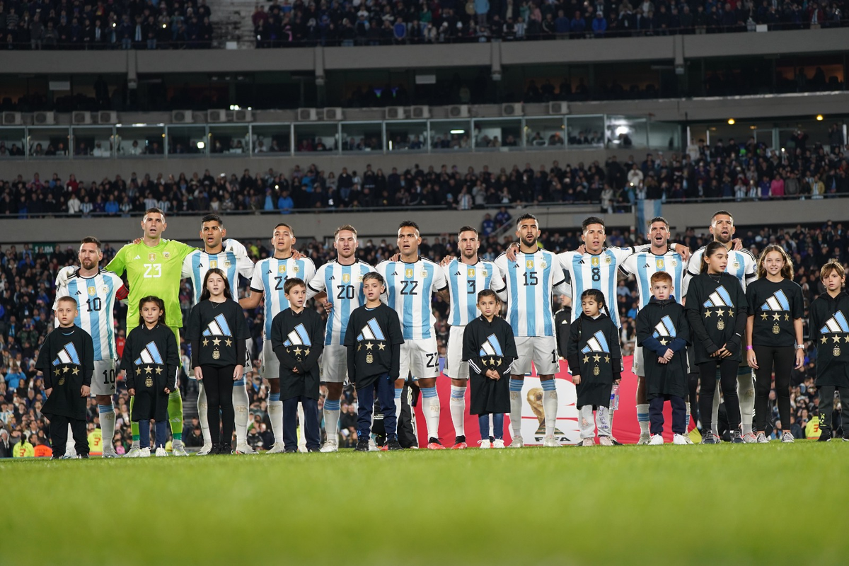 La Selección Argentina ante Ecuador en el inicio de las Eliminatorias Sudamericanas camino al Mundial 2026.