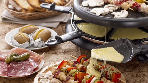 Los ingredientes básicos para un raclette casero.
