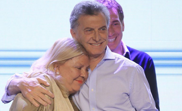 Mauricio Macri junto a Elisa Carrió.