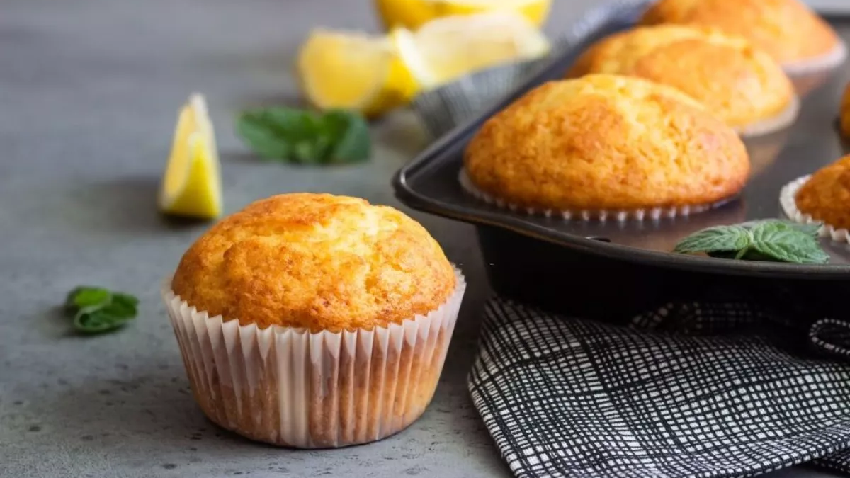 Cómo hacer muffins de yogur y limón sin manteca ni batidora.