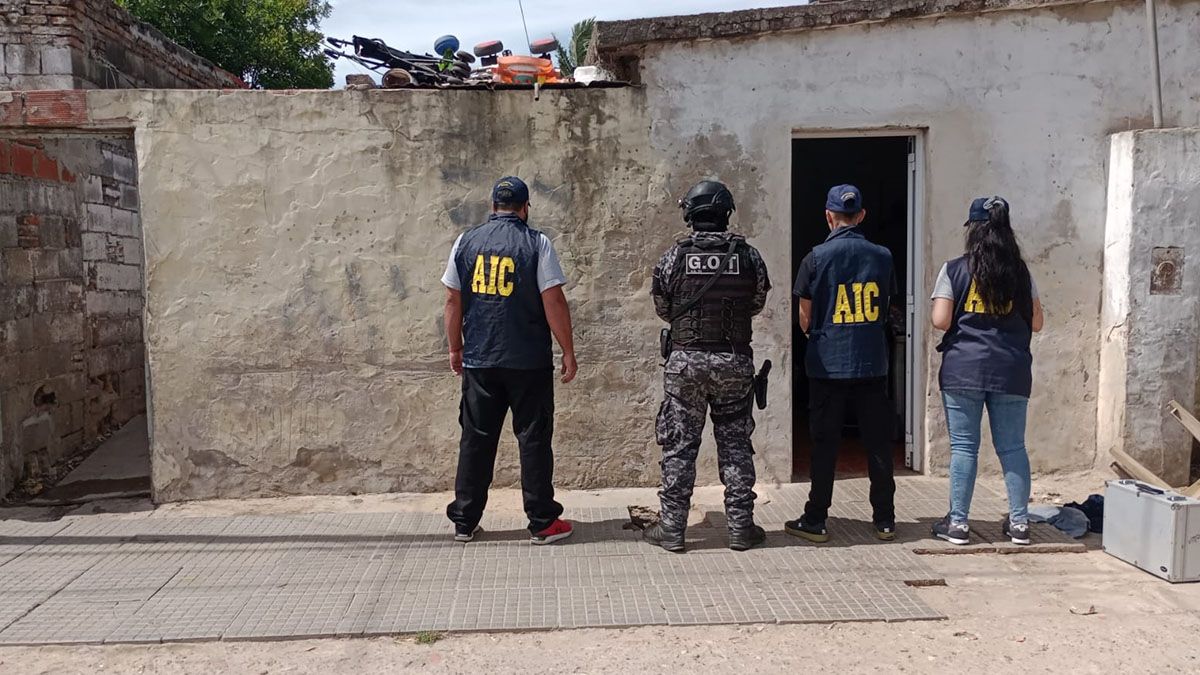 El detenido con iniciales A.J.E , fue trasladado por el personal y puesto ante la justicia competente.