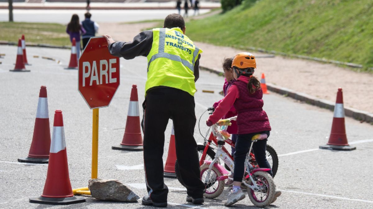 La falta de cultura vial y prevención afecta especialmente la seguridad vial infantil.