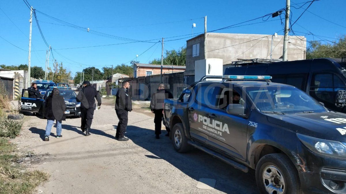 Personal de la Subcomisaría Primera del barrio Centenario junto al C.G.I trabajaron en los allanamientos 