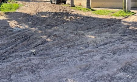 Vecinos de Santa Marta reclaman por una obra inconclusa de ASSA y están preocupados por la intransibilidad de las calles, sobre todo los días de lluvia. Vecinos de Santa Marta reclaman por una obra inconclusa de ASSA y están preocupados por la intransibilidad de las calles, sobre todo los días de lluvia.