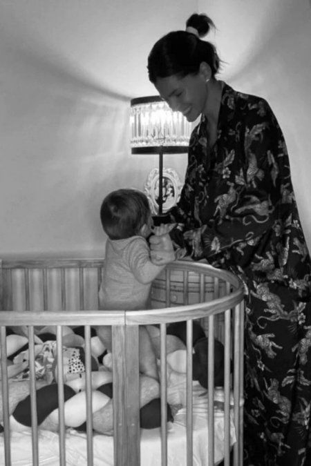 la China Suárez mostró cómo es el mueble en el que descansa el bebé de ocho meses.