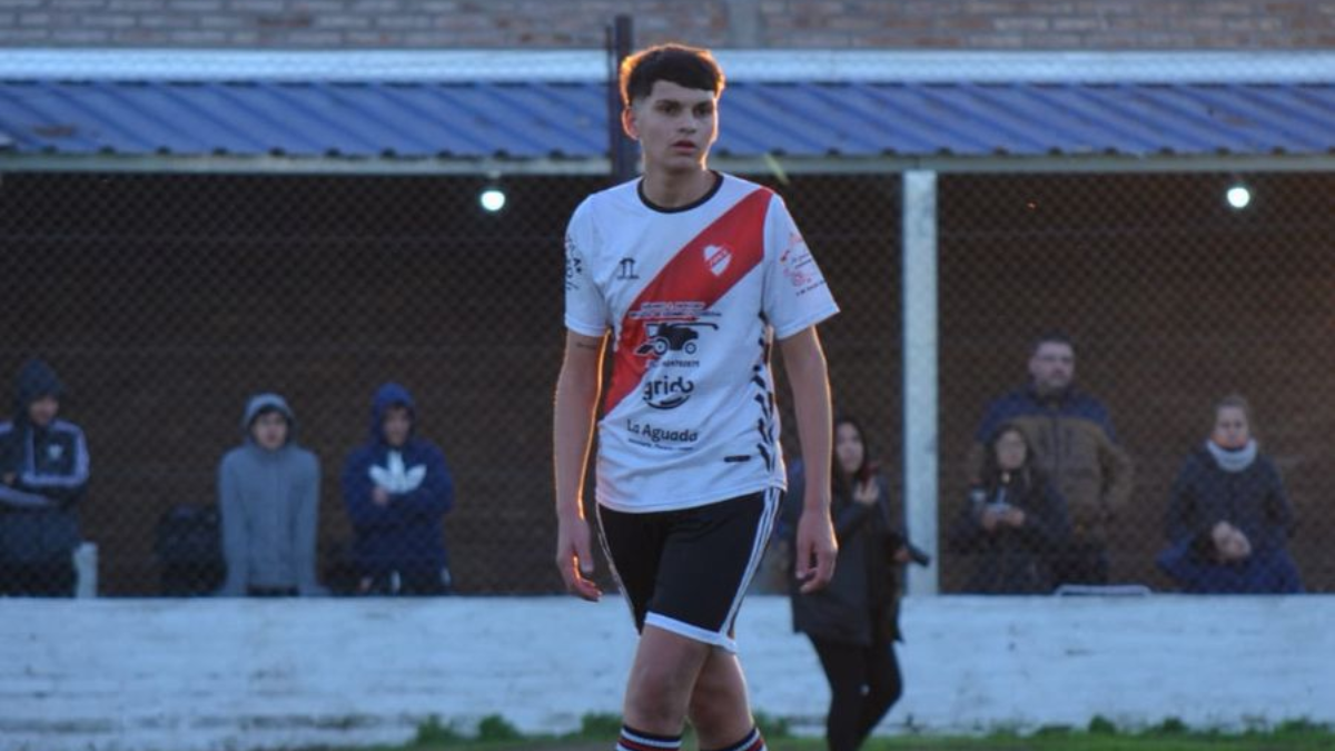 Dolor en el fútbol santafesino: falleció un jugador de 19 años tras sufrir una lesión en un partido de la Liga Esperancina