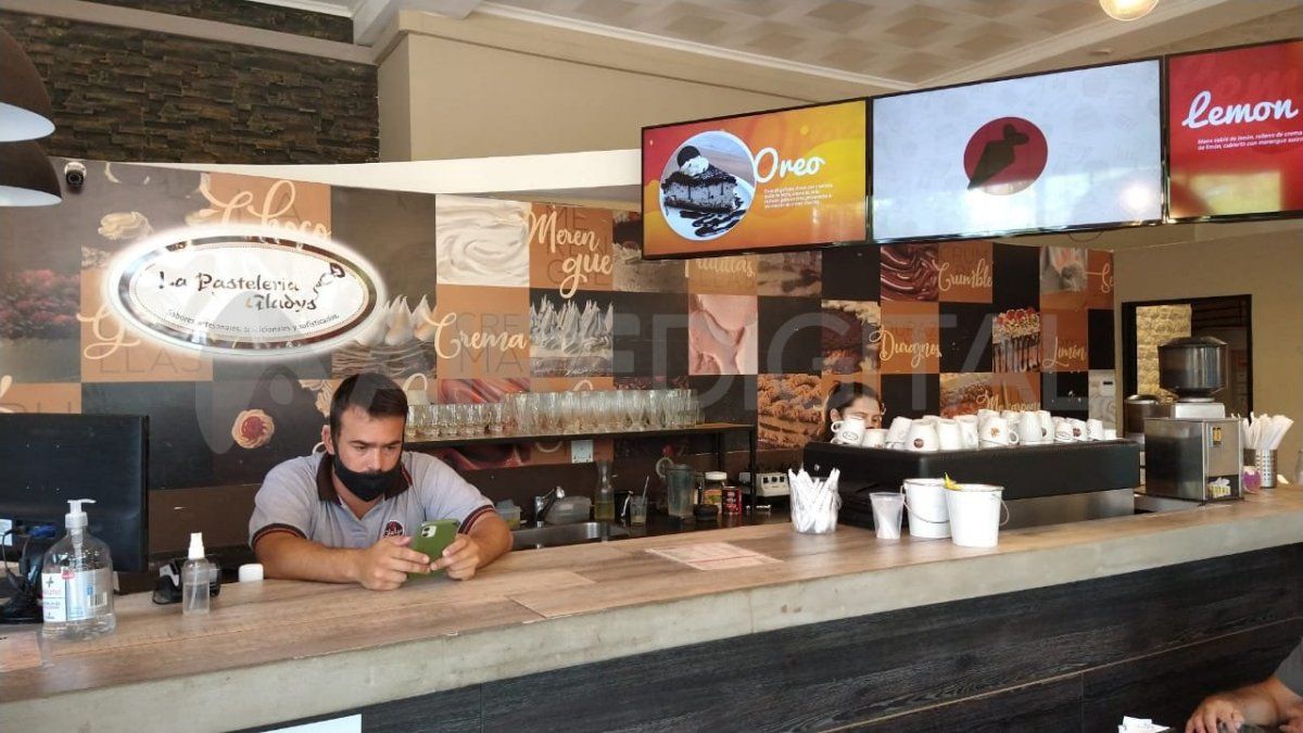 Del lugar se llevaron la caja registradora con una cuantiosa suma de dinero.