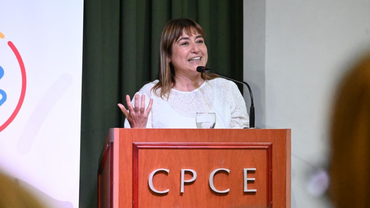 Estrella Moreno Robinson, Defensora General del Ministerio Público de la Defensa de la Provincia de Santa Fe. Estrella Moreno Robinson, Defensora General del Ministerio Público de la Defensa de la Provincia de Santa Fe. 