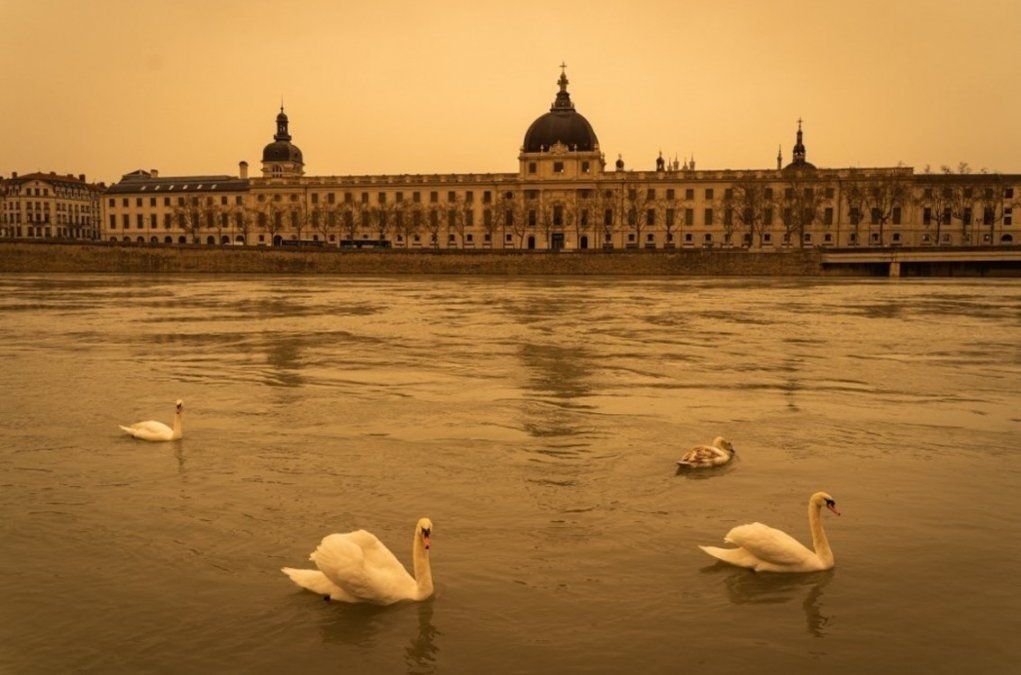Los cielos de Francia se tiñeron de amarillo.