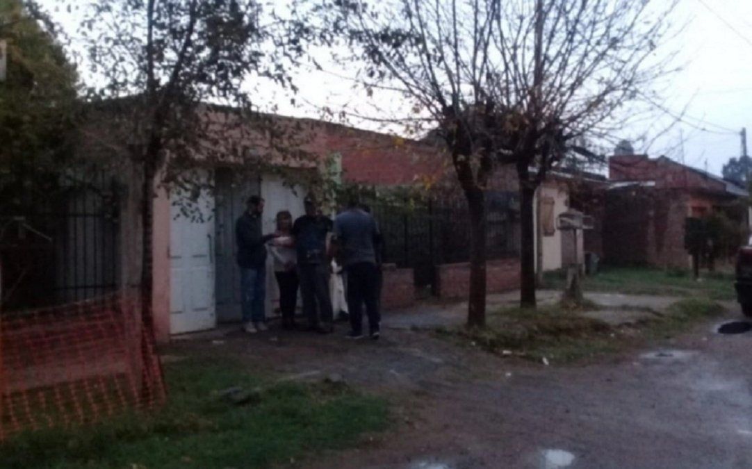 El frente de la casa donde encontraron al hombre fallecido