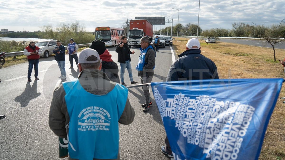Corte de la Festram en la autopista Santa Fe-Rosario, este jueves por la mañana.
