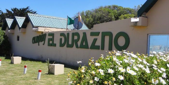 Los tres jóvenes acusados de abusar sexualmente de una adolescente de 14 años en un camping de la localidad balnearia de Miramar, durante los festejos de Año Nuevo de 2019, fueron declarados "no culpables" por un jurado popular, que dio a conocer esta tarde su veredicto luego de cuatro jornadas de juicio en Mar del Plata.