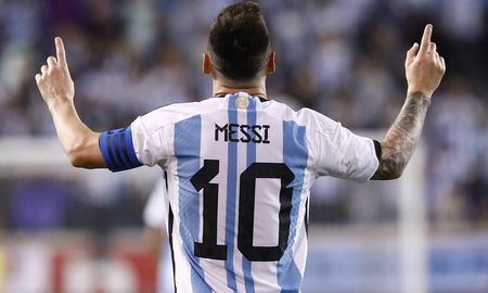 Mundial Qatar 2022: la Selección Argentina definió las camisetas que usará durante la fase de grupos. Mundial Qatar 2022: la Selección Argentina definió las camisetas que usará durante la fase de grupos.