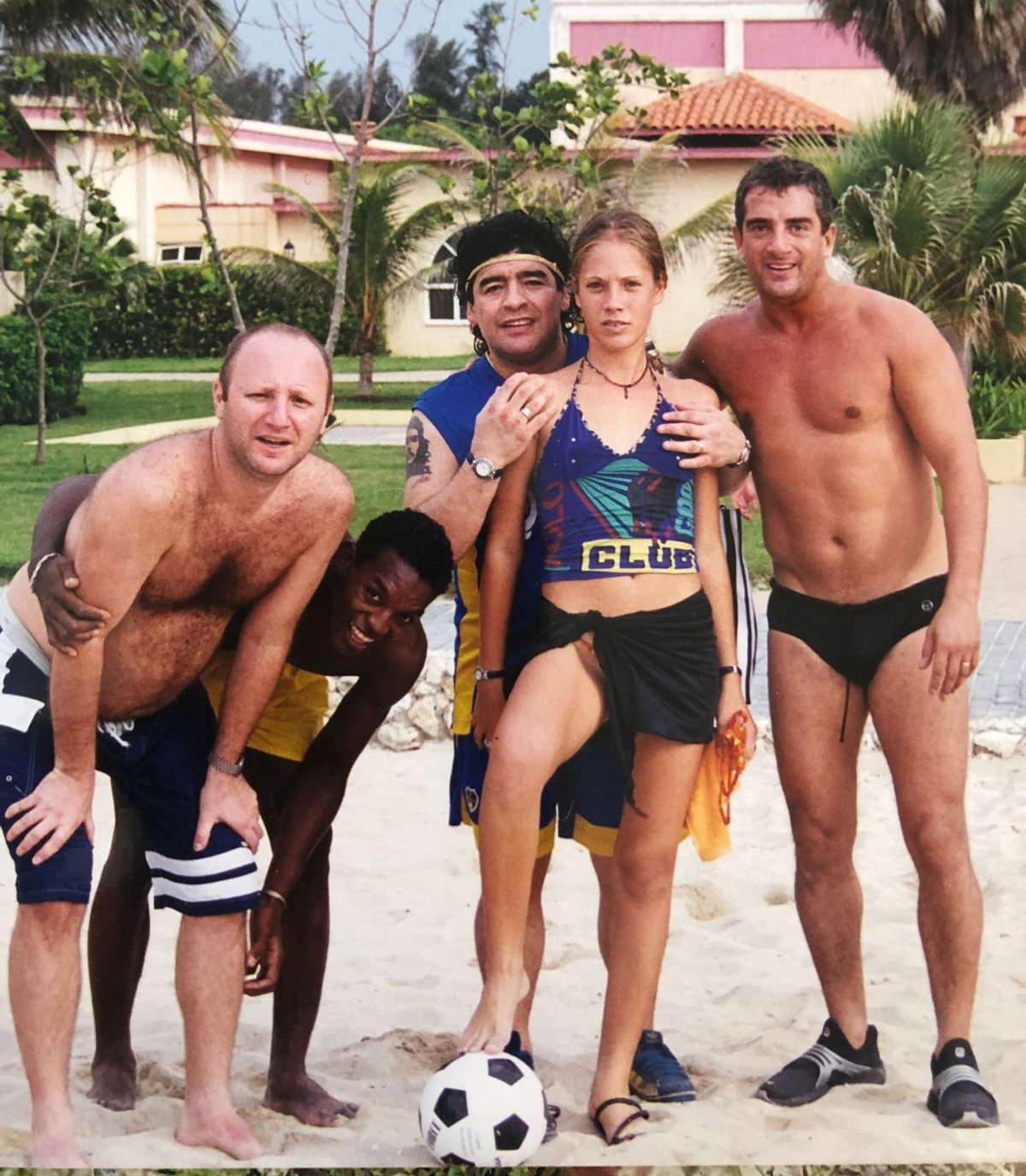 Mavys Álvarez denunció al entorno de Diego Maradona.