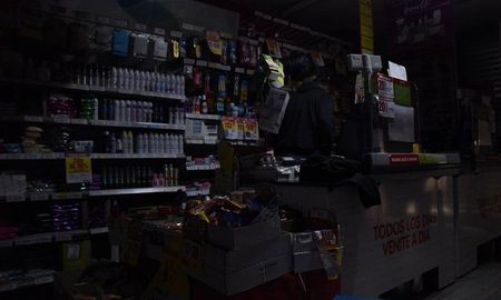 Supermercado a oscuras por el corte de luz masivo Supermercado a oscuras por el corte de luz masivo