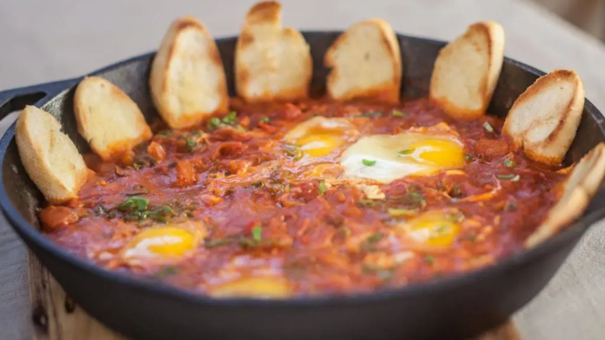 El tomaticán es un ejemplo de cómo platos simples pueden convertirse en grandes protagonistas en tu cocina. El tomaticán es un ejemplo de cómo platos simples pueden convertirse en grandes protagonistas en tu cocina.