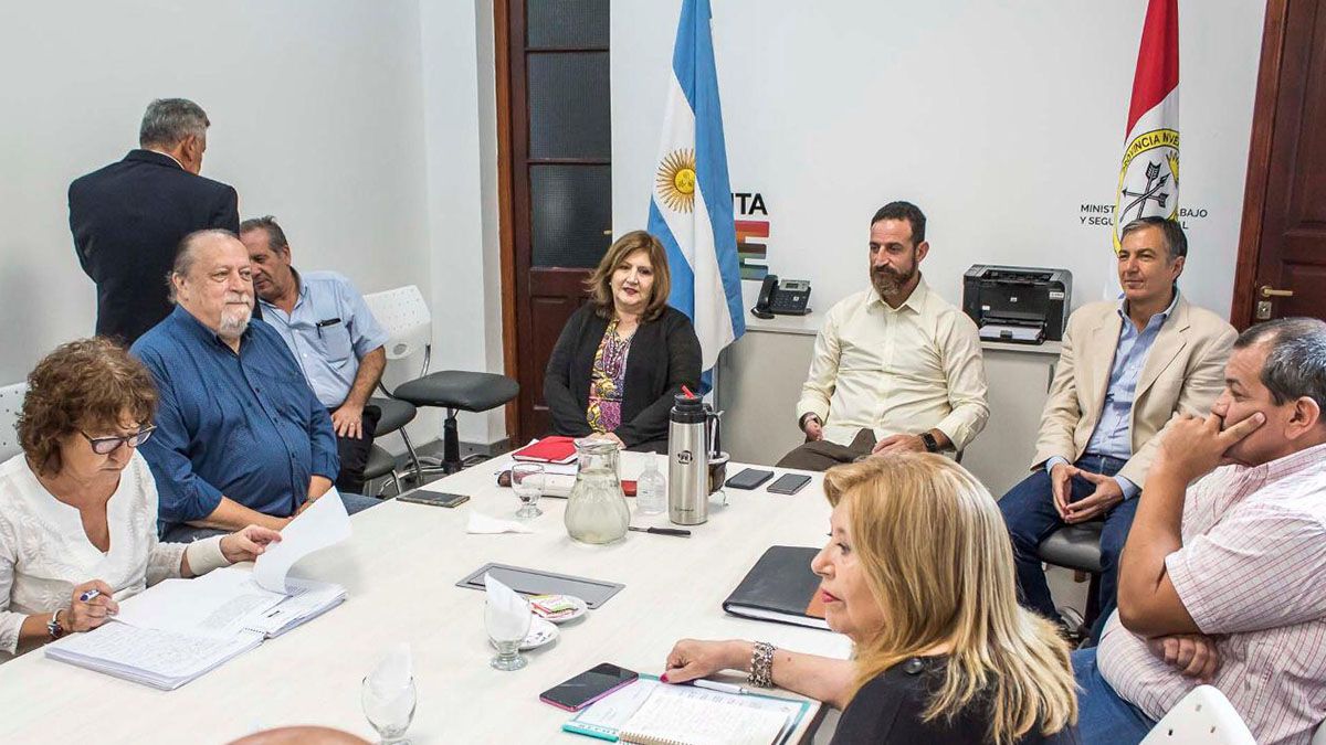 Uno de los &uacute;ltimos encuentros&nbsp;entre el secretario de Trabajo y los representantes de los docentes de escuelas p&uacute;blicas y privadas en el Ministerio de Trabajo.&nbsp;