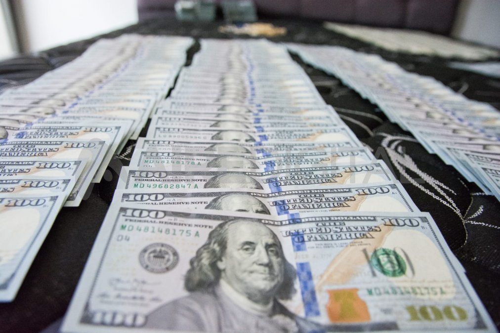 La PSA encontró más de 2 millones de dólares en billetes y más de 5 millones de pesos en efectivo.