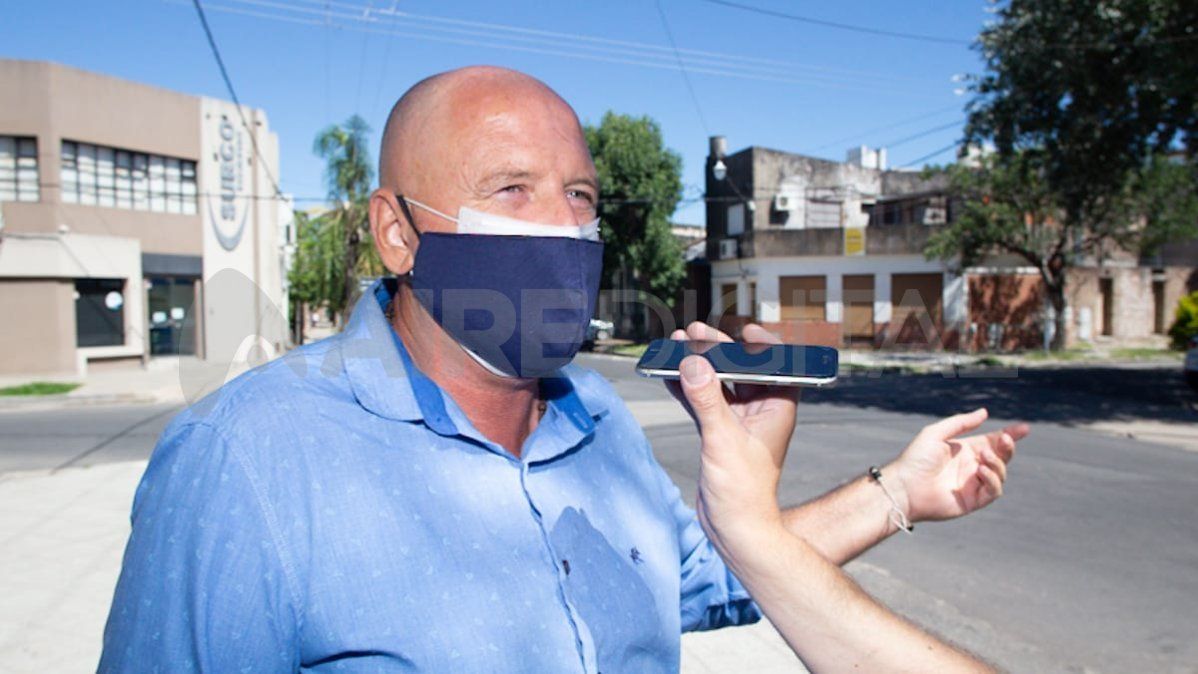 Jorge Tira en el móvil de Aire de Santa Fe.