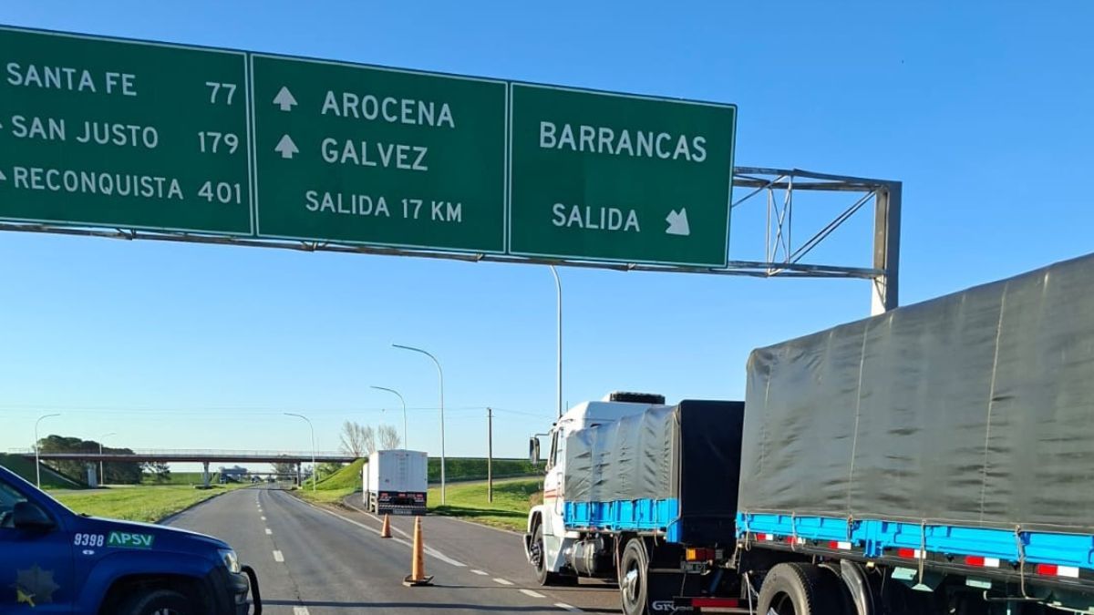 El accidente fatal en la Autopista Rosario - Santa Fe ocurrió a la altura de Barrancas. El accidente fatal en la Autopista Rosario - Santa Fe ocurrió a la altura de Barrancas.