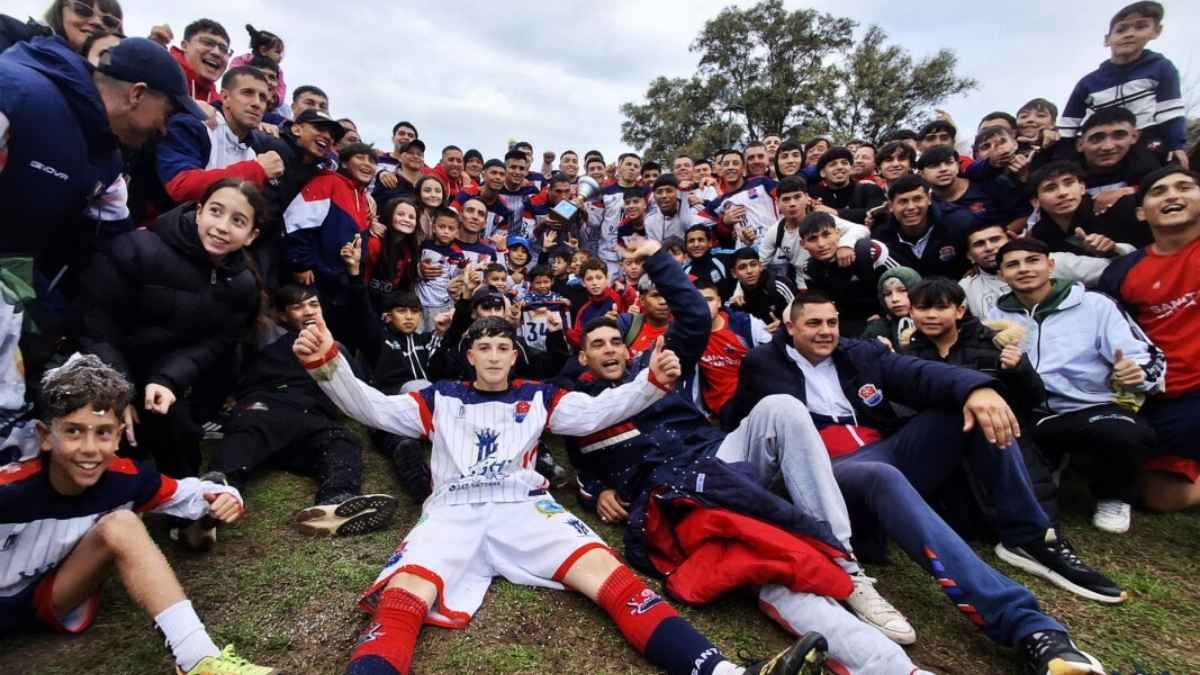 Santa Fe FC, campeón del torneo apertura en el ascenso de Liga Santafesina de Fútbol, buscará el título y boleto directo a la máxima categoría. Foto: prensa LSF.