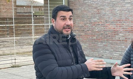 Marcos Cleri entregó 117 netbooks a estudiantes de Santa Fe. Marcos Cleri entregó 117 netbooks a estudiantes de Santa Fe.