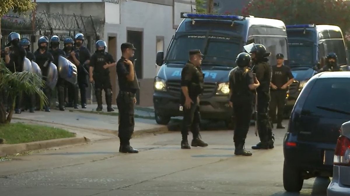 El operativo desplegado durante la madrugada finalizó con siete detenidos y el rescate de 69 víctimas. En total, se realizaron 23 allanamientos en las provincias de Buenos Aires, Salta, Tucumán, Mendoza, Neuquén y Entre Ríos.