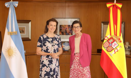 La embajadora de España, María Jesús Alonso Jiménez volvió a Madrid tras el conflicto diplomático entre Argentina y el mencionado país. La embajadora de España, María Jesús Alonso Jiménez volvió a Madrid tras el conflicto diplomático entre Argentina y el mencionado país.