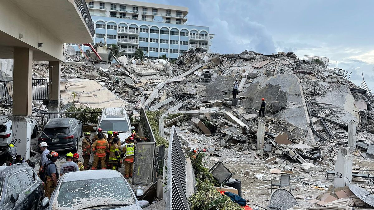 En Avenida Collins 8777, el lugar donde estaba emplazado, se desarrollan las tareas de recuperación de cuerpos y remoción de los escombros.