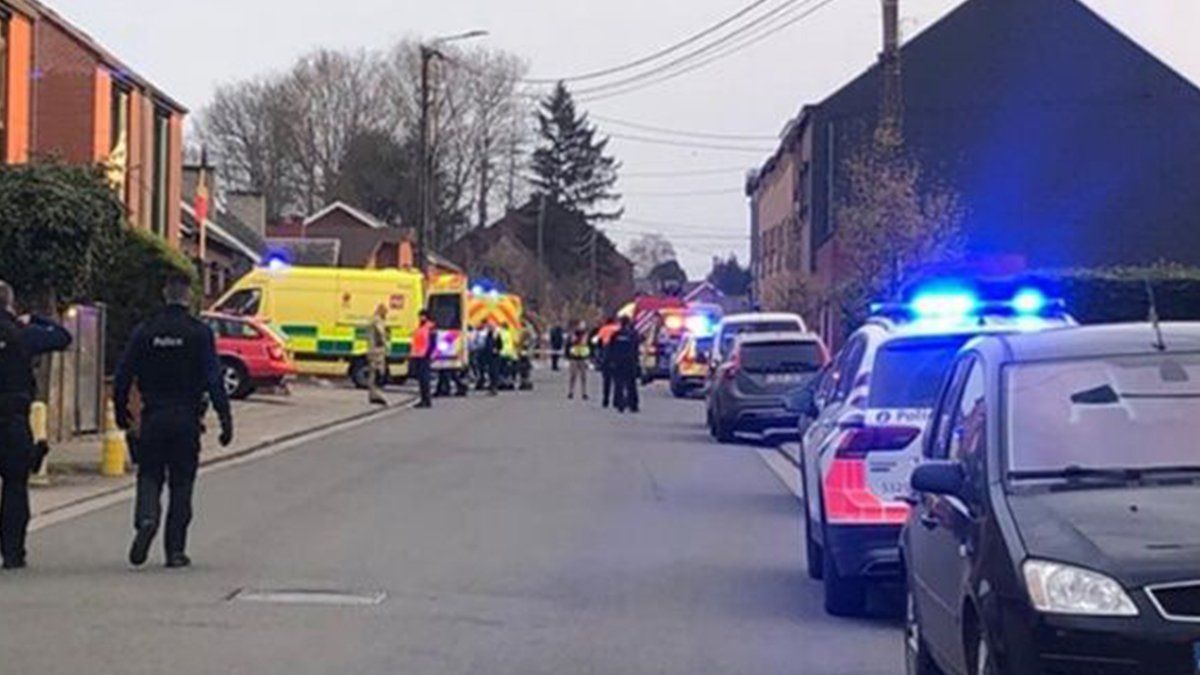 Un auto se abalanz&oacute; este domingo contra una multitud que participaba de un carnaval en una localidad del sur de B&eacute;lgica y mat&oacute; a seis personas.
