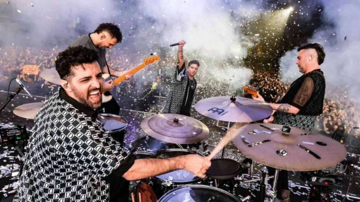 La Melodía de Dios fue estrenada en 2013 por Tan Biónica y desde su estreno se declaró el “Día mundial del Piberío Biónico”. La Melodía de Dios fue estrenada en 2013 por Tan Biónica y desde su estreno se declaró el “Día mundial del Piberío Biónico”.